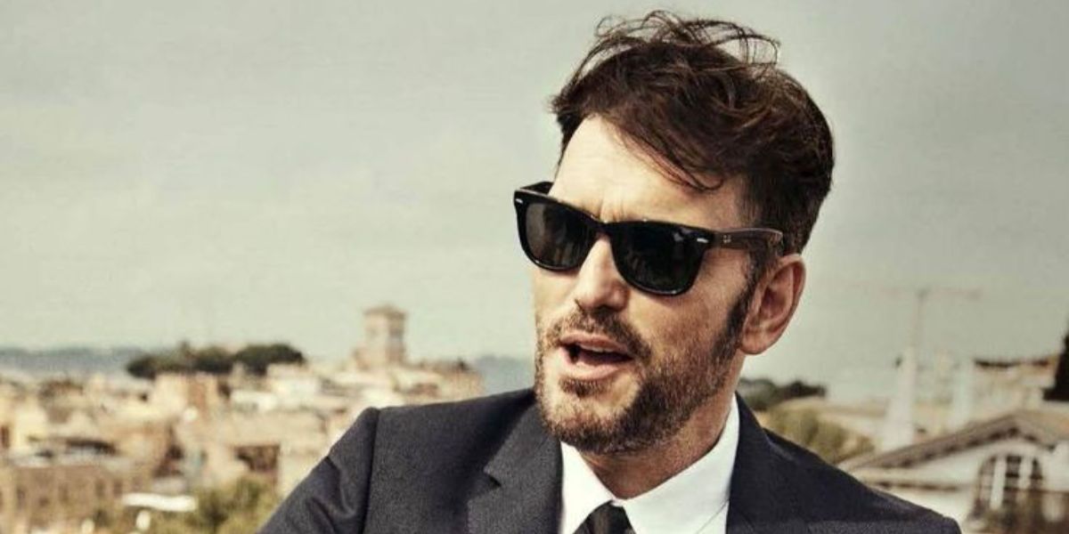 Actor Matt Dillon was seen wearing the iconic Ray-Ban Wayfarer 2140 901 Black on the cover of GQ Italia, March 2017. Shop online now on Pretavoir