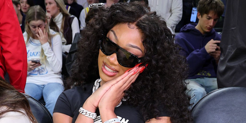 Megan Thee Stallion was seen wearing black Gucci GG1950S 001 sunglasses at a basketball game between the Los Angeles Lakers and Dallas Mavericks in November 2025.
