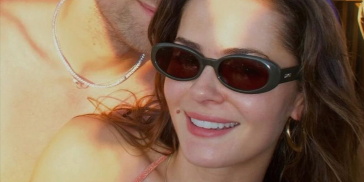 MElissa Tattam was seen wearing DMY Studios Valentina DMYSUN04CB Chocolate Brown oval sunglasses. Shop online now on Pretavoir