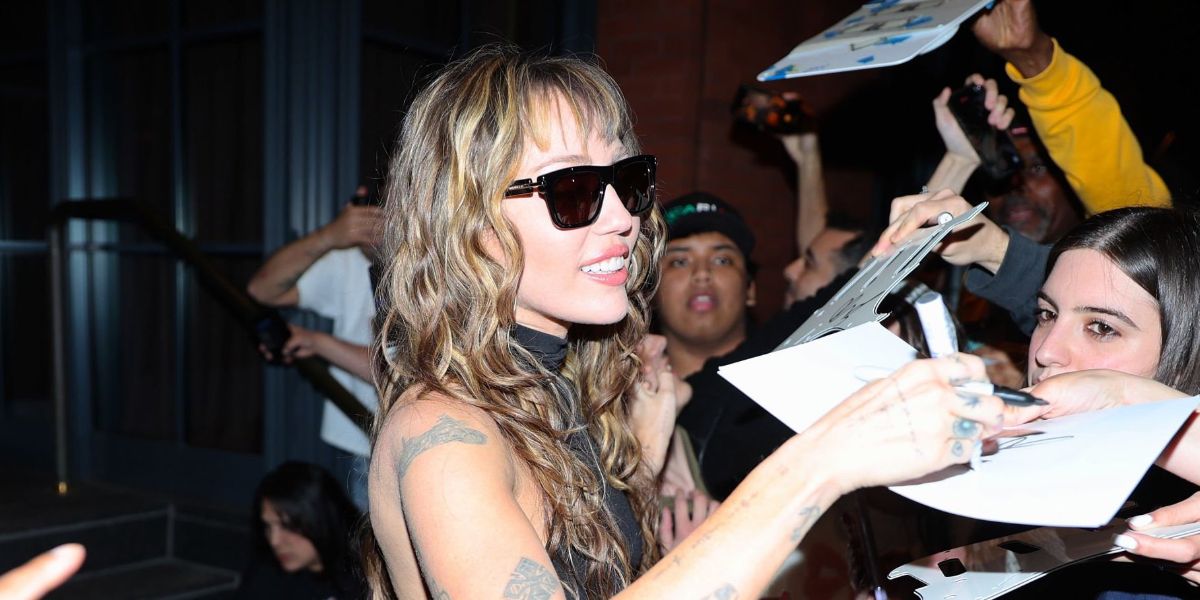 Alexander McQueen AM0495S 001 - As Seen On Miley Cyrus & Halsey