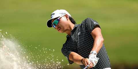 Australian professional golfer Min Woo Lee was seen wearing white Oakley Radar EV Path OO9208 47 Prizm sunglasses at FedEx St. Jude Championship 2025 in Memphis, Tennessee. Shop online now on Pretavoir