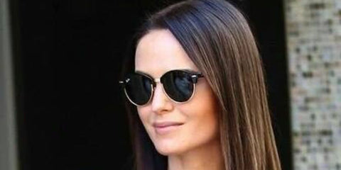 Finnish model and wife of Kimi Raikkonen, Minttu Raikkonen, was seen wearing black and gold Ray-Ban Clubround RB 4246 901 sunglasses in 2016. Shop online now on Pretavoir