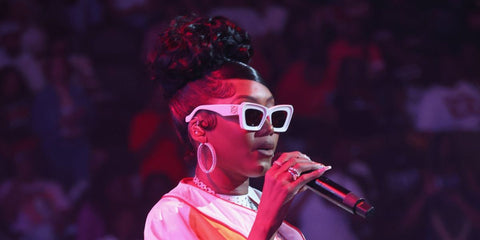Singer-songwriter Muni Long was seen wearing white Loewe Anagram LW40145I 25E cat eye sunglasses while performing at the HOT 97 Summer Jam 2025 in New York City. Shop online now on Pretavoir