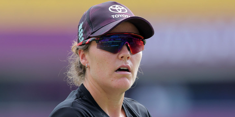 Cricketer Nat Sciver-Brunt was seen wearing black and red Oakley Encoder OO9471 01 Prizm sunglasses during the ICC Women's Cricket World Cup India 2025 match between England and South Africa. Shop online now on Pretavoir