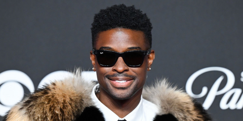 Rising musician Nevrmind was seen wearing black Ray-Ban Meta Wayfarer RW4008 601/71 Smart Glasses at the MTV Video Music Awards 2025. Shop online now on Pretavoir