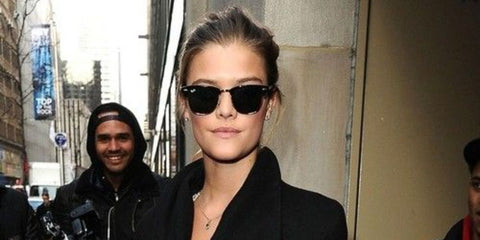 Nina Agdal was seen wearing the iconic Ray-Ban Clubmaster 3016 W0365 Black half-rim sunglasses