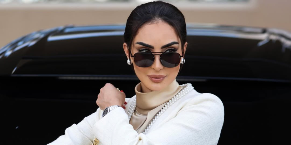 Egyptian-Lebanese actress was seen wearing matte black Saint Laurent SL 309 M 001 sunglasses in her Instagram post
