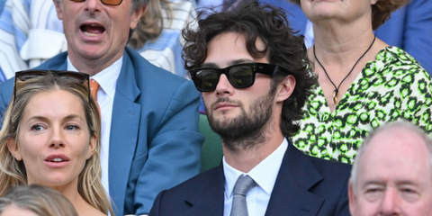 Actor and model Oli Green, pictured with partner Sienna Miller, was seenwearing black Ray-Ban Mega Wayfarer RB 0840S 901/31 sunglasses at the Wimbledon Tennis Championships 2025. Shop online now on Pretavoir