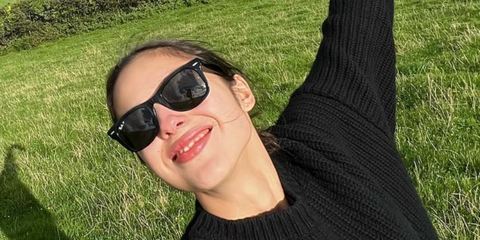 Olivia Rodrigo wears Ray-Ban RB 4420 601/87 black wayfarer sunglasses in Instagram post - buy online.