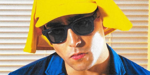 Spanish actor Omar Ayuso was seen wearing black Ray-Ban Meta Wayfarer RW4008 601/T3 Polarised Smart Glasses in a Fucking Young magazine feature, May 2022. Shop online now on Pretavoir