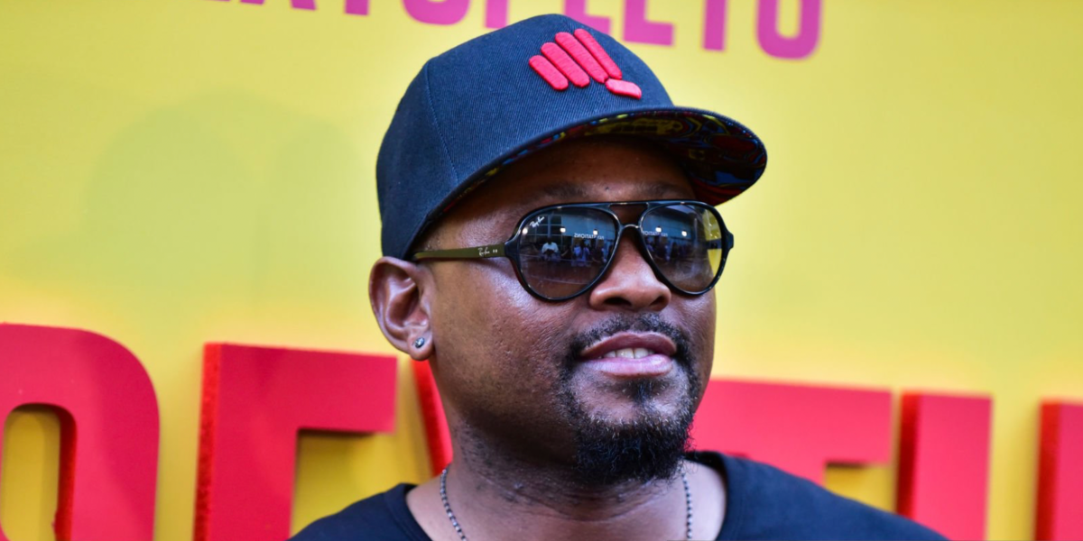 Actor and rapper Omar Epps was seen wearing black Ray-Ban Cats 5000 RB 4125 601/32 aviator sunglasses with grey gradient lenses at the premiere of Netflix's "Sextuplets" in Hollywood, August 2019. Shop online now on Pretavoir