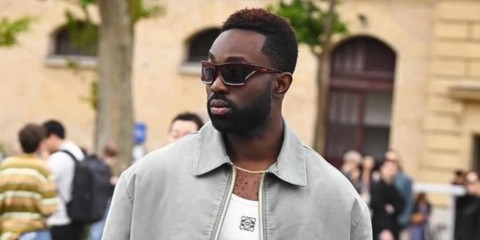 Actor Paapa Essiedu was seen wearing transparent red Loewe x Paula's Ibiza LW40143U 66A sunglasses at the Loewe Menswear Spring/Summer 2025 fashion show during Paris Men's Fashion Week. Shop online now on Pretavoir