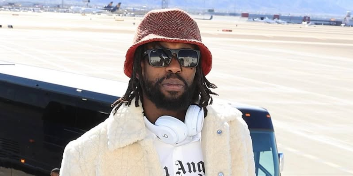 Basketball player Patrick Beverley was seen wearing rubber black Ray-Ban Justin 4165 601/8G sunglasses in his Instagram post, December 2022. Shop online now on Pretavoir