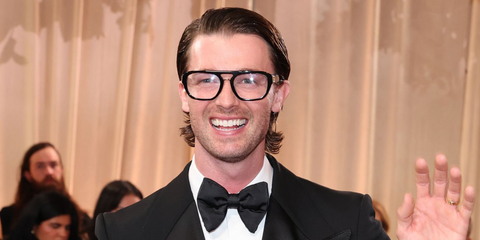 Patrick Schwarzenegger was seen wearing black and gold Dolce&Gabbana DG3415 501 optical glasses at the Golden Globes 2026.