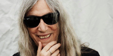 Patti Smith was seen wearing the iconic black Ray-Ban Wayfarer 2140 901/58 Polarised sunglasses. Shop online now on Pretavoir