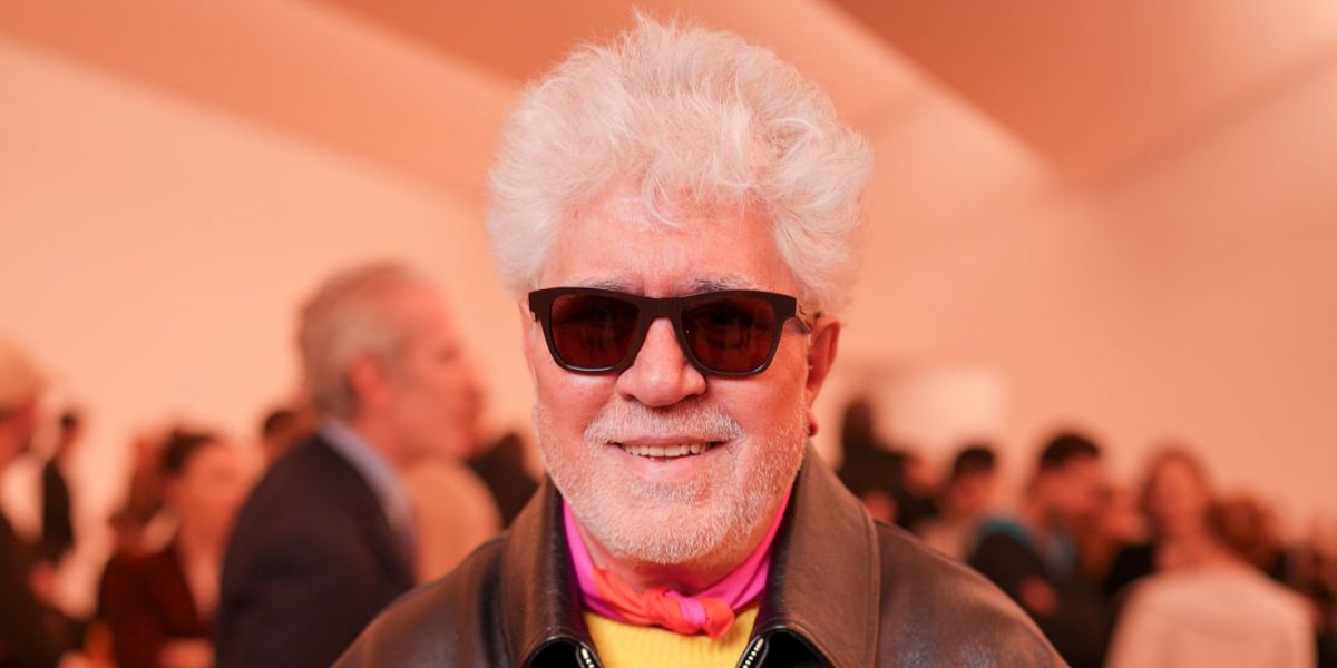 Spanish film director Pedro Almodovar was seen wearing black Bottega Veneta BV1119S 001 square sunglasses at the Loewe Spring/Summer 2026 fashion show during Paris Fashion Week. Shop online now on Pretavoir