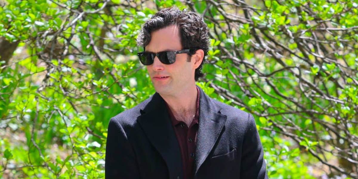 Penn Badgley was seen wearing black Ray-Ban New Wayfarer 2132 901/58 Polarised sunglasses on the set of Netflix series You, in New York City, April 2024