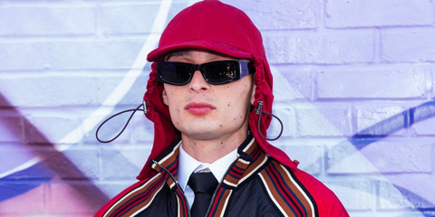 Peso Pluma was seen wearing black Saint Laurent SL M140 001 sunglasses at the Off-White Spring/Summer 2026 fashion show during New York Fashion Week. Shop online now on Pretavoir