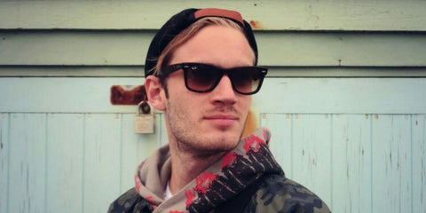 Swedish content creator PewDiePie was seen wearing deep tortoiseshell Ray-Ban Wayfarer 2140 902/51 sunglasses with brown gradient lenses. Shop online now on Pretavoir