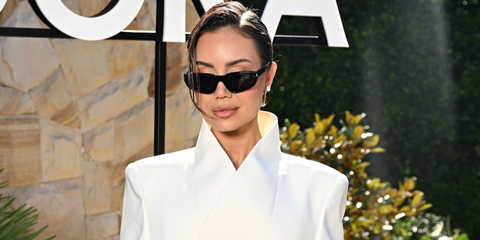 Beauty etrepreneur and content creator Pia Muehlenbeck was seen wearing black Saint Laurent Sun SL 634 Nova 001 sunglasses during Australia Fashion Week 2024. Shop online now on Pretavoir
