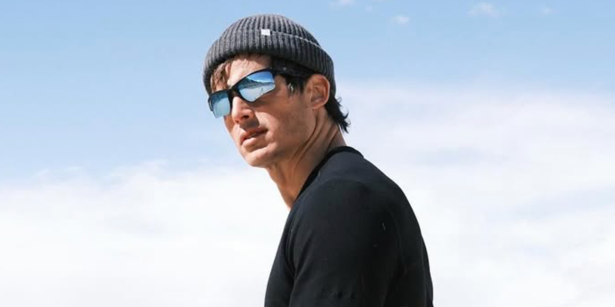 Italian model and digital creator Pietro Boselli was seen wearing black Oakley Half Jacket 2.0 XL OO9154 67 sunglasses with Prizm deep water Polarised lenses in his Instagram post, May 2025.