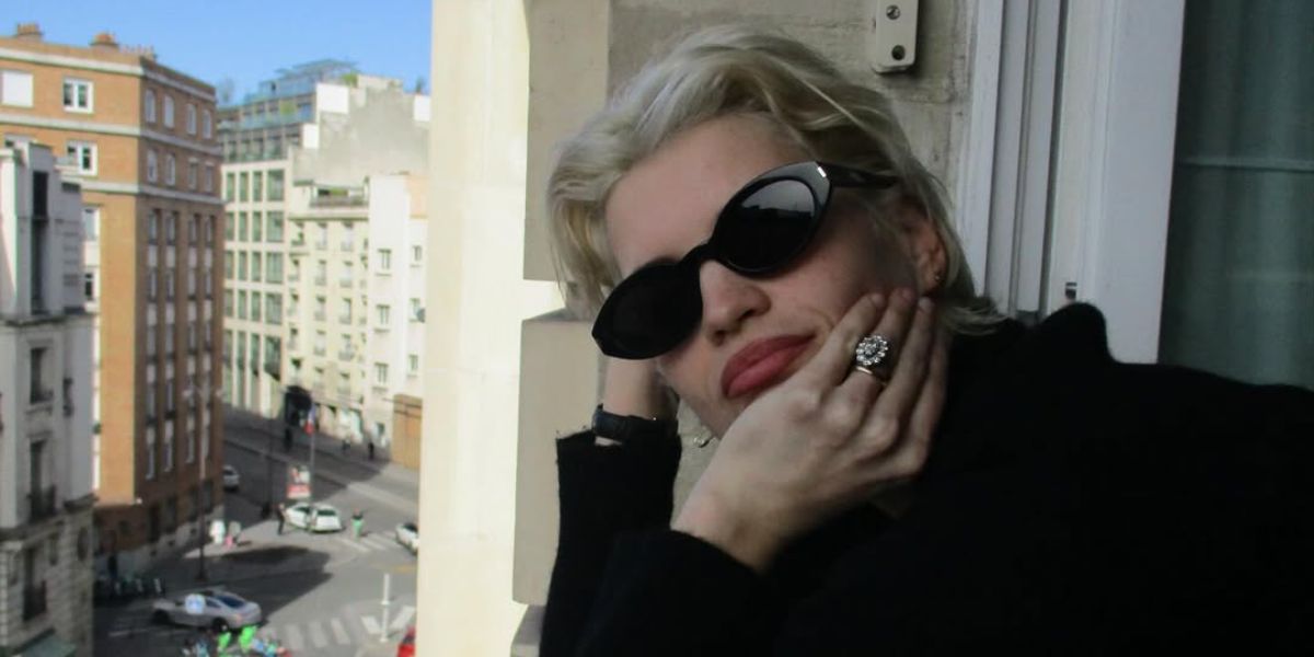 Pixie Geldof was seen wearing black Saint Laurent Sun SL 567 001 sunglasses in her Instagram post