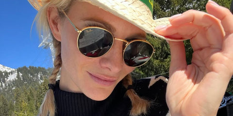 Poppy Delevingne wears Ray-Ban Round Metal RB 3447 9196/31 sunglasses in her Instagram post