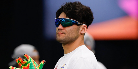 American football player Puka Nacua was seen wearing white Oakley Meta Vanguard OW8001 06 Smart Glasses with prizm sapphire lenses at the NFL Pro Bowl Game 2026 in San Francisco.