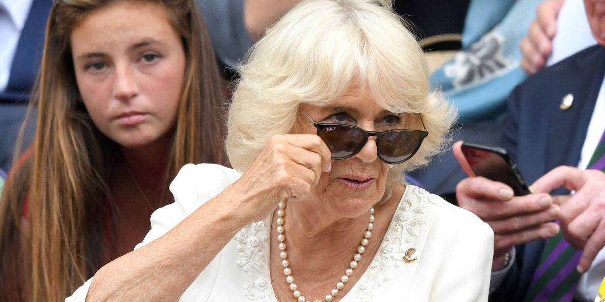 Queen Camilla was seen wearing tortoiseshell Ray-Ban Erika RB 4171 710/T5 Polarised sunglasses. Shop online now on Pretavoir