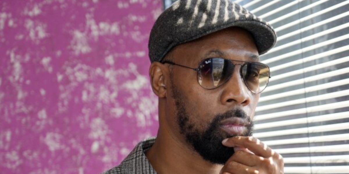 Celebrity rapper and founding member of Wu-Tang Clan RZA was seen wearing black Ray-Ban Aviator Large Metal RB 3025 002/51 sunglasses with brown gradient lenses in an interview with The Associated Press, October 2024.