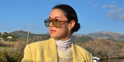 German model and television presenter Rebecca Mir was seen wearing yellow tortoiseshell Gucci GG1042S 004 aviator sunglasses with green lenses in her Instagram post, December 2024.