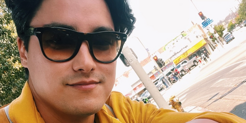 Australian actor Remy Hii was seen wearing tortoiseshell Ray-Ban Folding Wayfarer RB 4105 710/51 sunglasses with brown gradient lenses in his Instagram post, October 2024.