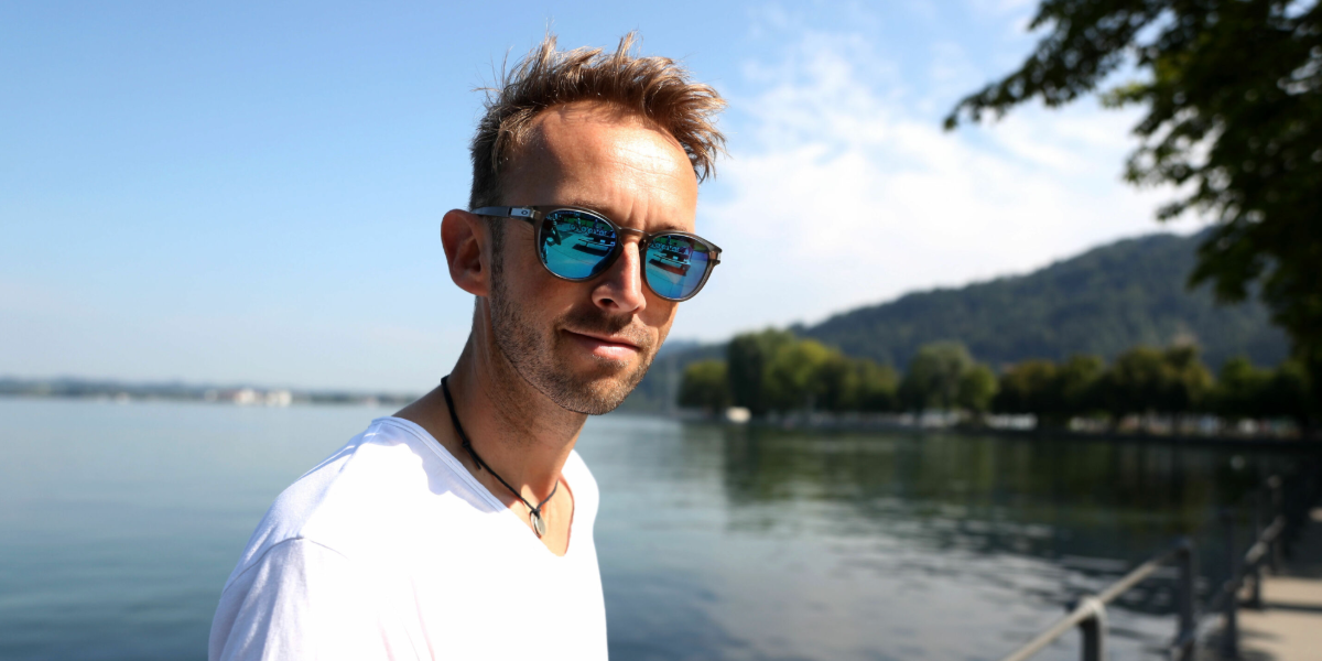 Oakley Latch OO9265 32 Polarised Sunglasses - US Oakley Latch OO9265 32 Polarised Sunglasses - US