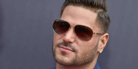 Television personality Ronnie Ortiz-Magro of Jersey Shore was seen wearing gold Ray-Ban RB 3549 001/T5 Polarised sunglasses at the MTV Movie and TV Awards 2018. Shop online now on Pretavoir