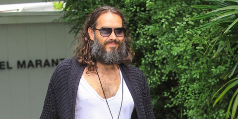 Russell Brand was seen wearing black Tom Ford Bruce TF1026 01B aviator sunglasses with grey gradient lenses in Los Angeles. Shop online now on Pretavoir