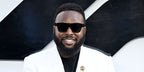 British actor Samson Kayo was seen wearing black Gucci GG0962S 005 square sunglasses to attend the London premiere of F1 : The Movie. Shop online now on Pretavoir