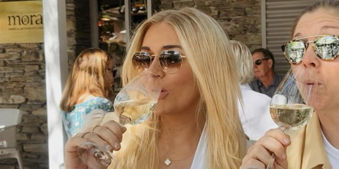 Cricketer Sarah Glenn of England National Team was seen wearing gold Ray-Ban Jack RB 3565 001/51 sunglasses with brown gradient lenses in her Instagram post, March 2024. Shop online now on Pretavoir