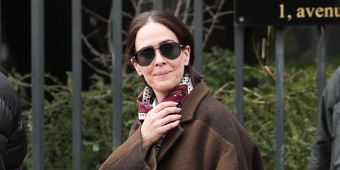 Sarah Paulson was seen wearing black Prada PR A54S 1BO5Z1 Polarised aviator sunglasses at the Miu Miu Fall/Winter 2025 fashion show during Paris Fashion Week. Shop online now on Pretavoir