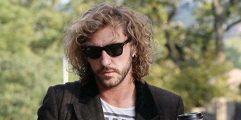 British stand up comedian Seann Walsh was seen wearing the iconic Ray-Ban Wayfarer 2140 901/58 Polarised sunglasses in London. Shop online now on Pretavoir