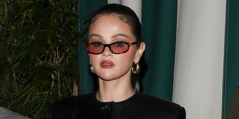 Selena Gomez was seen wearing tortoise Miu Miu MU A06S 14L4I0 sunglasses with pink lenses in Los Angeles, September 2026.