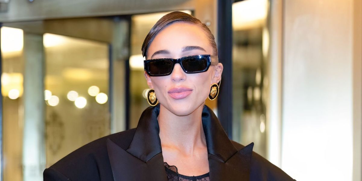 Sophia Culpo was seen wearing black Saint Laurent Sun SL 660 001  rectangular sunglasses at the Cristiano Siriano Fall/Winter 2024 fashion show during New York Fashion Week. Shop online now on Pretavoir