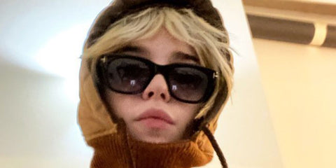 Actress Sophie Thatcher was seen wearing black Tom Ford Snowdon TF0237 05B sunglasses with grey gradient lenses in her social media story. Shop online now on Pretavoir