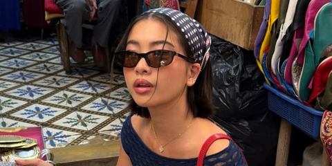 Digital creator Stephanie Hui was seen wearing black Miu Miu MU A06S 16K10I sunglasses with brown lenses in Marrakech, shared through her Instagram post in June 2025.