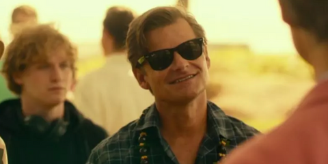 Actor Steve Zahn was seen wearing the iconic Ray-Ban Wayfarer 2140 901 Black sunglasses in The White Lotus season 1.