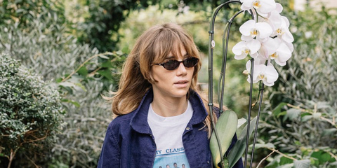 Suki Waterhouse was seen wearing DMY Studios Bibi DMYSUN12BH Havana oval sunglasses in London, July 2025. Shop online now on Pretavoir