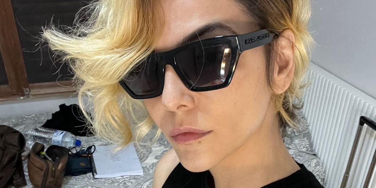 Taina Muller was seen wearing black Marc Jacobs Marc 657/S 8079O sunglasses in her Facebook post