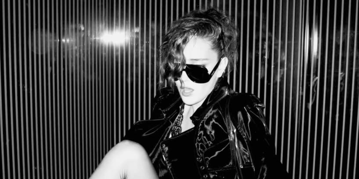 Talia Ryder was seen wearing black Saint Laurent Sun SL 652 Solace 001 aviator square sunglasses to attend the Saint Laurent Spring/Summer 2025 fashion show during Paris Fashion Week