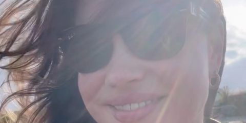 Tara Lynn was seen wearing black Ray-Ban Wayfarer 2140 901/58 Polarised sunglasses during her trip to Ireland, shared through an Instagram post