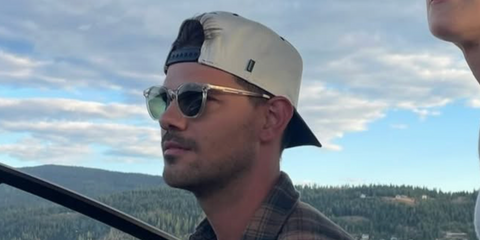 Taylor Lautner was seen wearing transparent Oliver Peoples Finley Esq. Sun OV5298SU 1669/41 sunglasses in his Instagram post, March 2026.