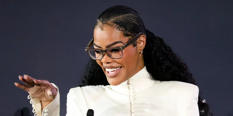 Teyana Taylor was seen wearing sand brown Ray-Ban Meta Wayfarer RW4006 6705/P5 Photochromic Smart Glasses while hosting CFDA Fashoin Awards 2025. Shop online now on Pretavoir